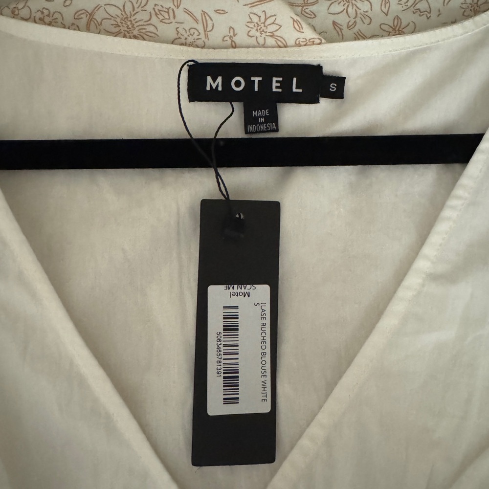 Motel Rocks Cream Ruched Blouse - Picture 2 of 2